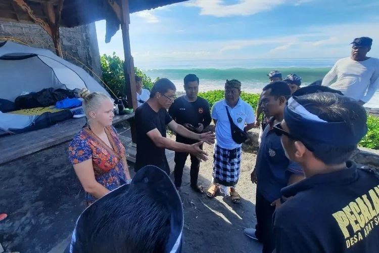 Imigrasi Denpasar Segera Deportasi 2 WNA yang Kemah Saat Hari Raya Nyepi