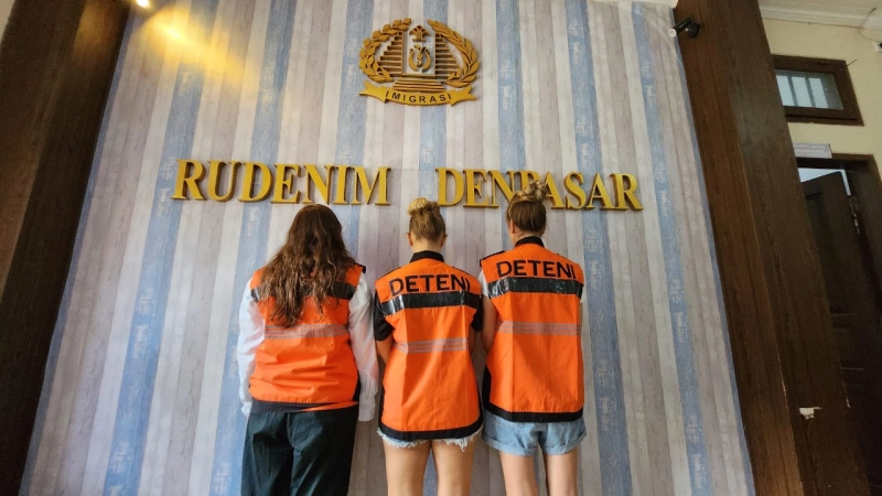 Siaran Pers : Imigrasi Tangkap dan Deportasi 3 PSK WNA