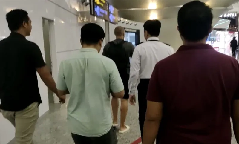Imigrasi Ngurah Rai Deportasi WN Rusia Yang Foto Tidak Senonoh di Gunung Agung
