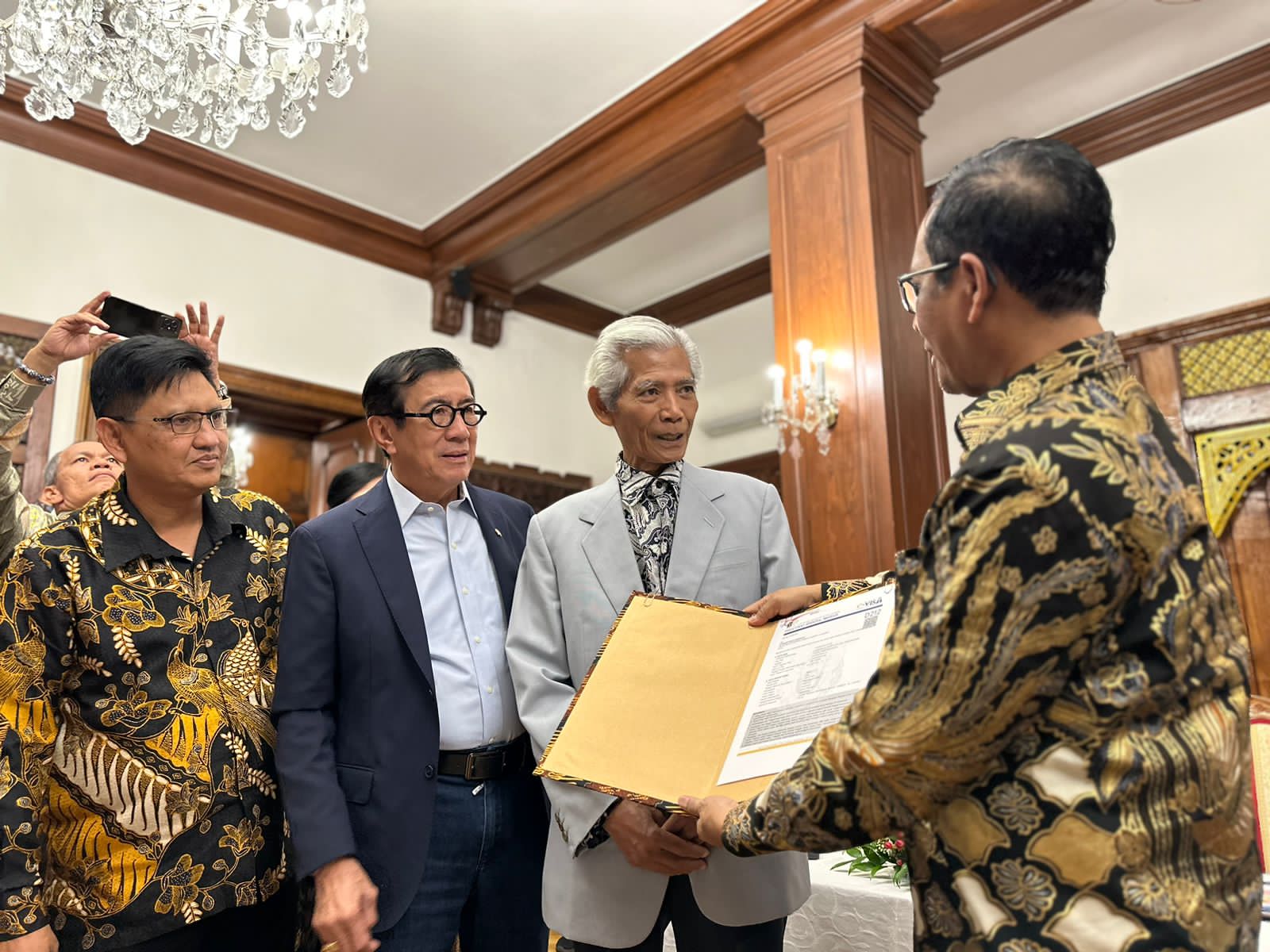 29 Agu 2023                    
                    
                        Kunjungi Ceko, Menko Polhukam dan Menkumham Buka Lebar Peluang Repatriasi Korban...