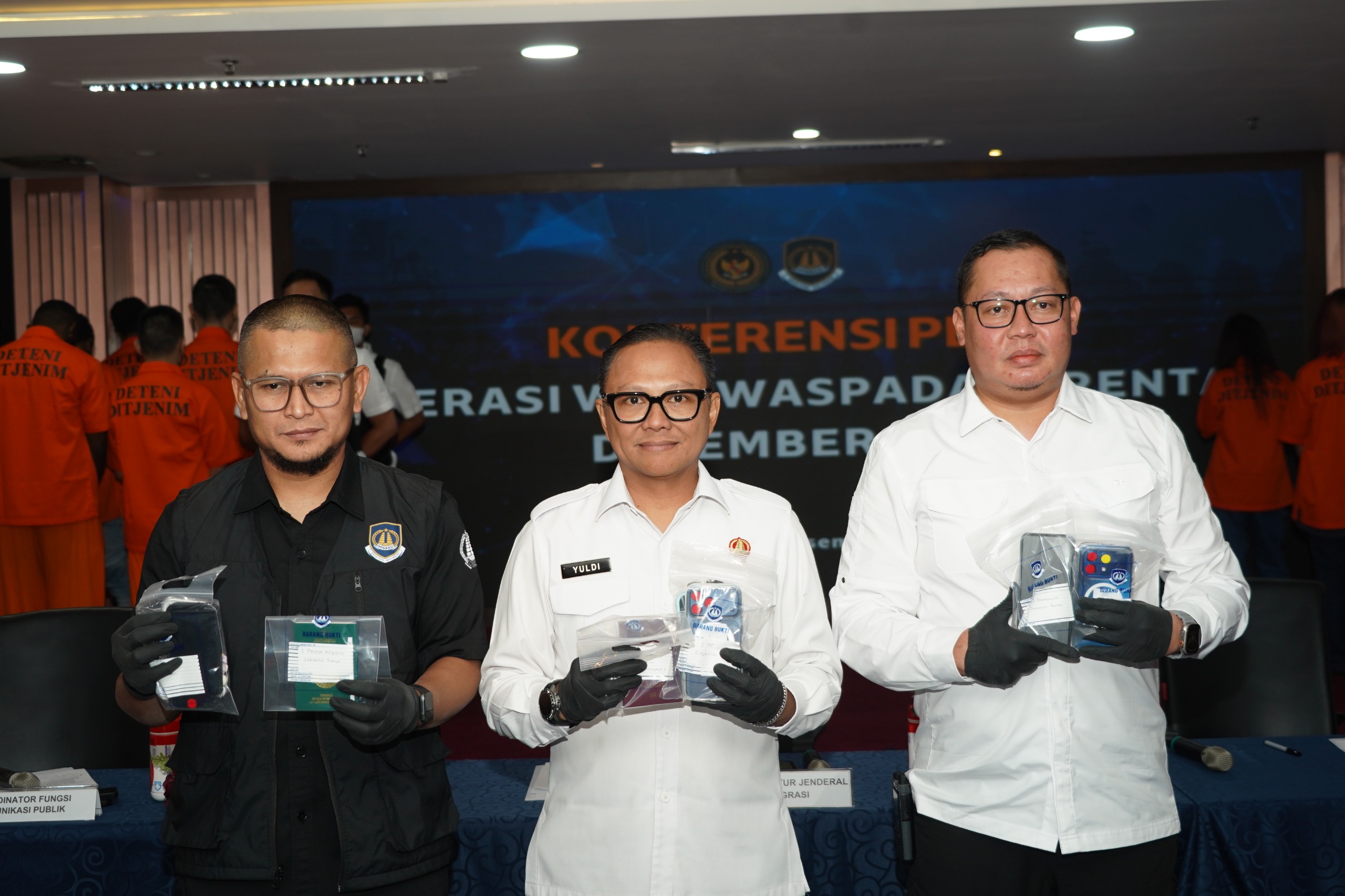 Operasi Wirawaspada dan Pertambangan, Imigrasi Amankan 220 WNA Diduga  Melanggar Izin Tinggal