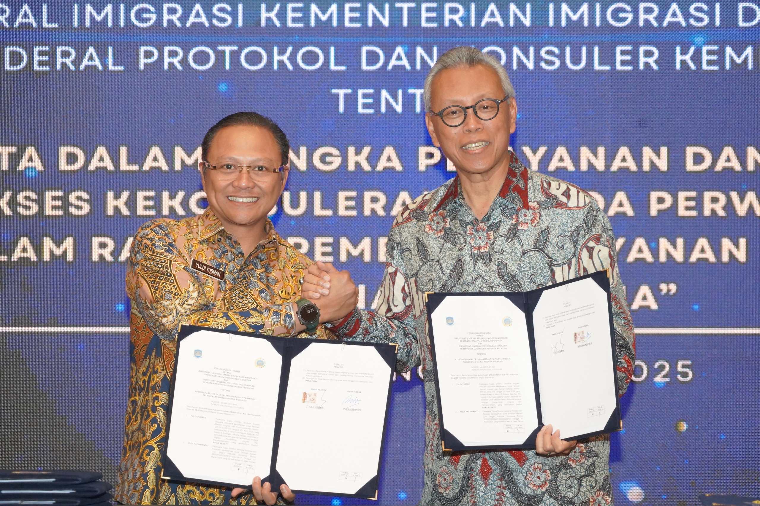 Ditjen Imigrasi dan Kemenlu Inisiasi Penerbitan Paspor Dinas dan Diplomatik di K...                                    
                                    
                                        
                                            30 Nov 2025
