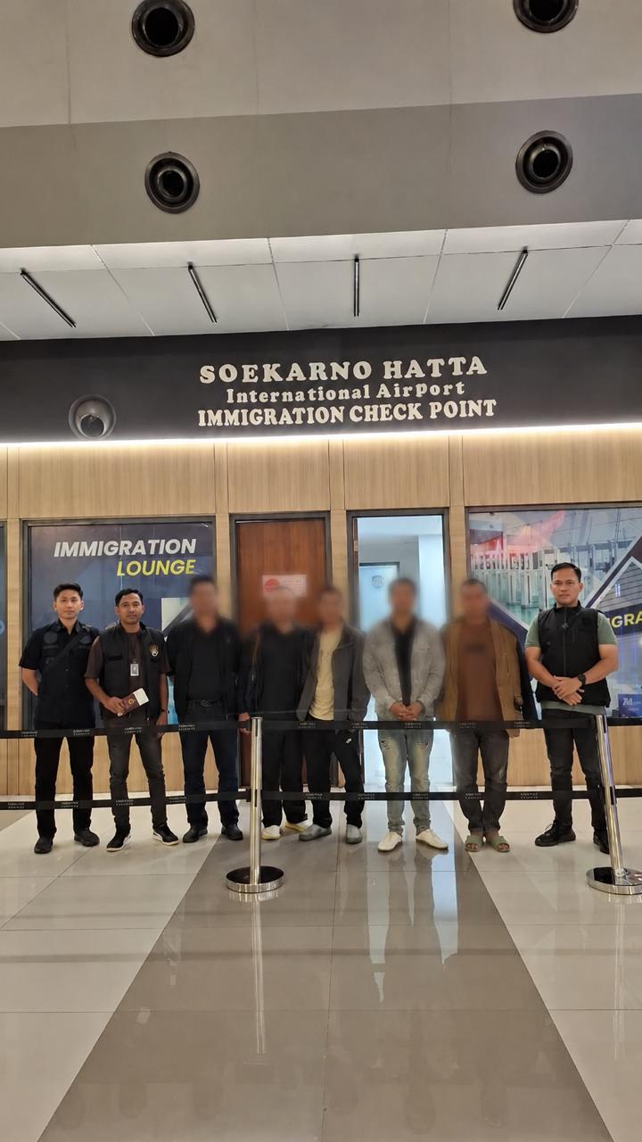 Ditengarai Menuju Australia Secara Ilegal, Imigrasi Atambua Deportasi 5 WN TIongkok