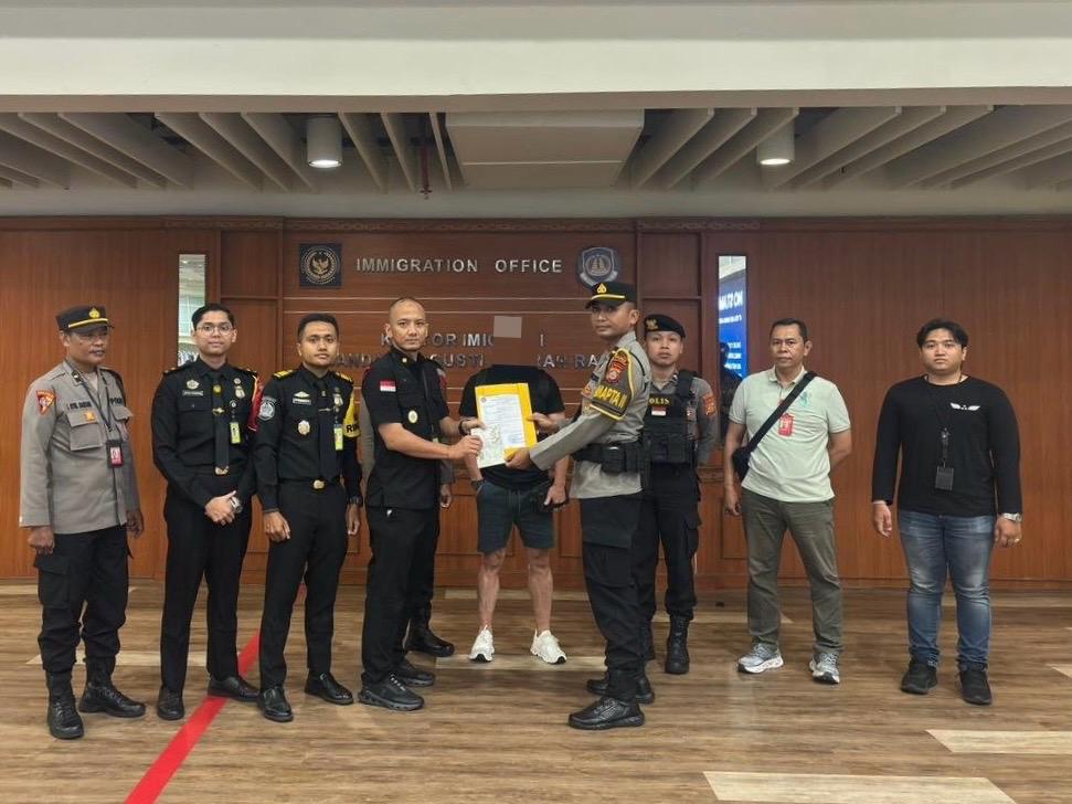 Imigrasi Ngurah Rai Amankan Buronan Interpol Asal Inggris