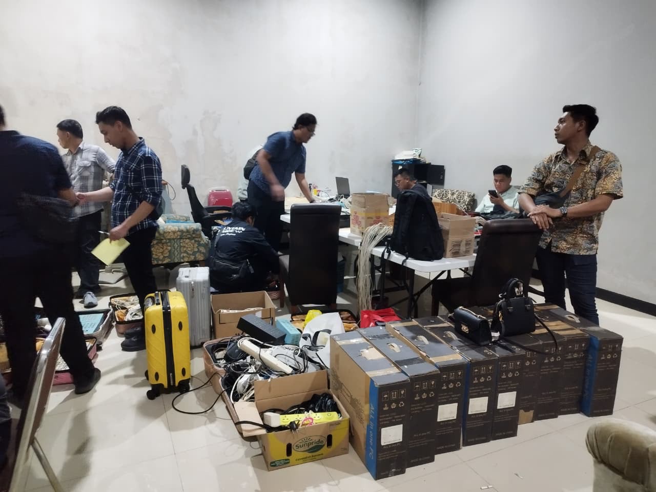 Siaran Pers : Imigrasi Semarang Bongkar Dugaan Jaringan Love Scamming Internasional, Empat WNA Tiongkok Diamankan